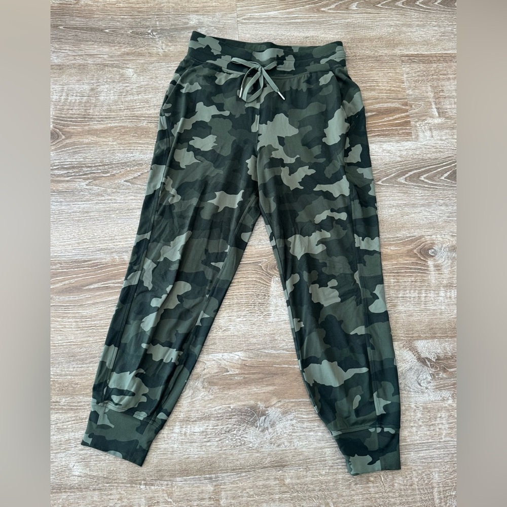 Lululemon Camo print Jogger Pants